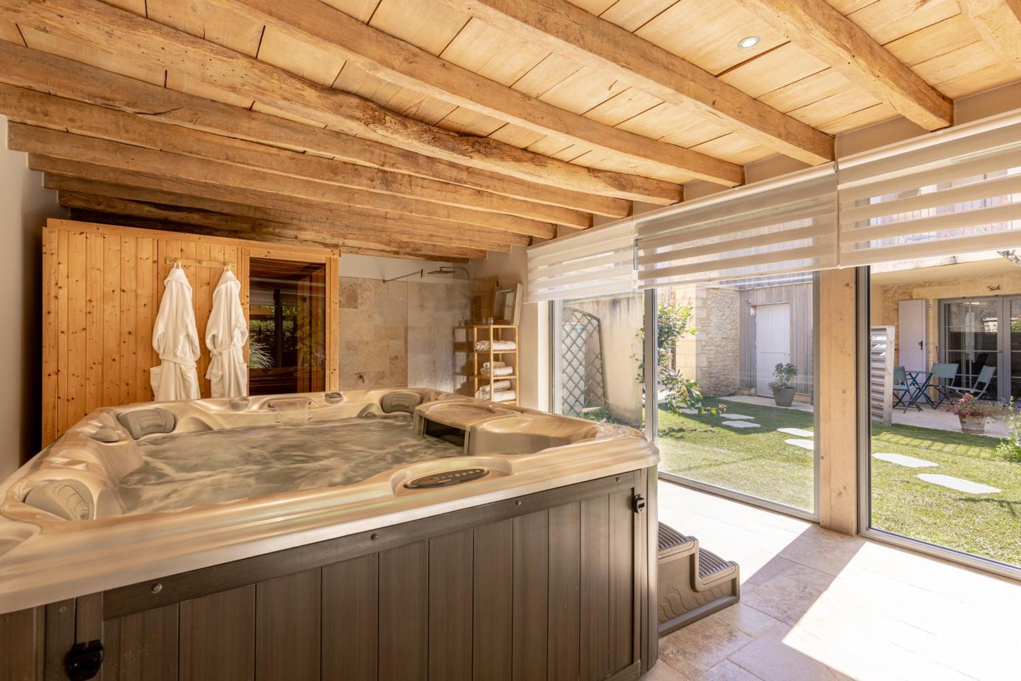 Logis Archambeau Hotel 3*